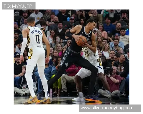 卡斯尔高效闪耀全场25分钟砍下16分9助攻仅1次失误引领球队表现亮眼