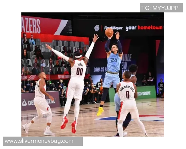 科菲与小杰克逊夺雄鹿最后席位 老里赞小杰克逊积极态度获认可