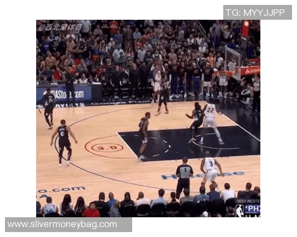 快船发布保罗训练视频超远角度三分稳稳命中展现老将绝佳手感