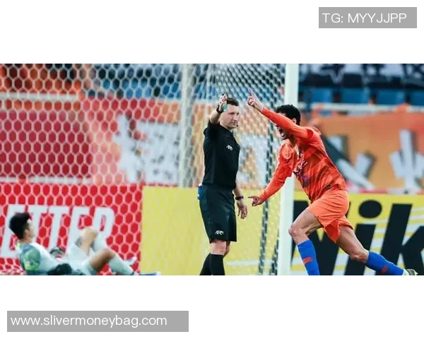 恰尔汗奥卢稳射点球建功圣吉罗斯后卫手球酿成锁定胜局